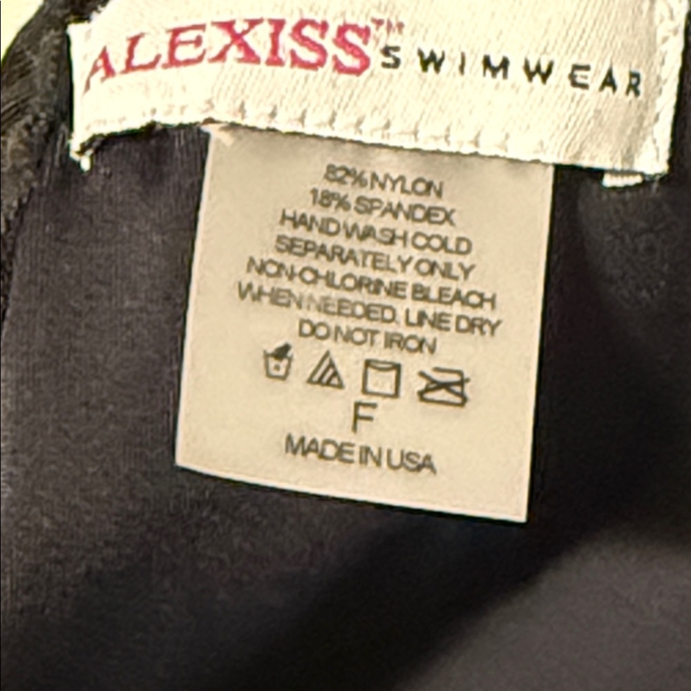 Alexis’s Swimwear BLACK TRI-TOP- Size F BLACK SCRUNCH BOTTOMS- Size 3 (Large) - Picture 13 of 13